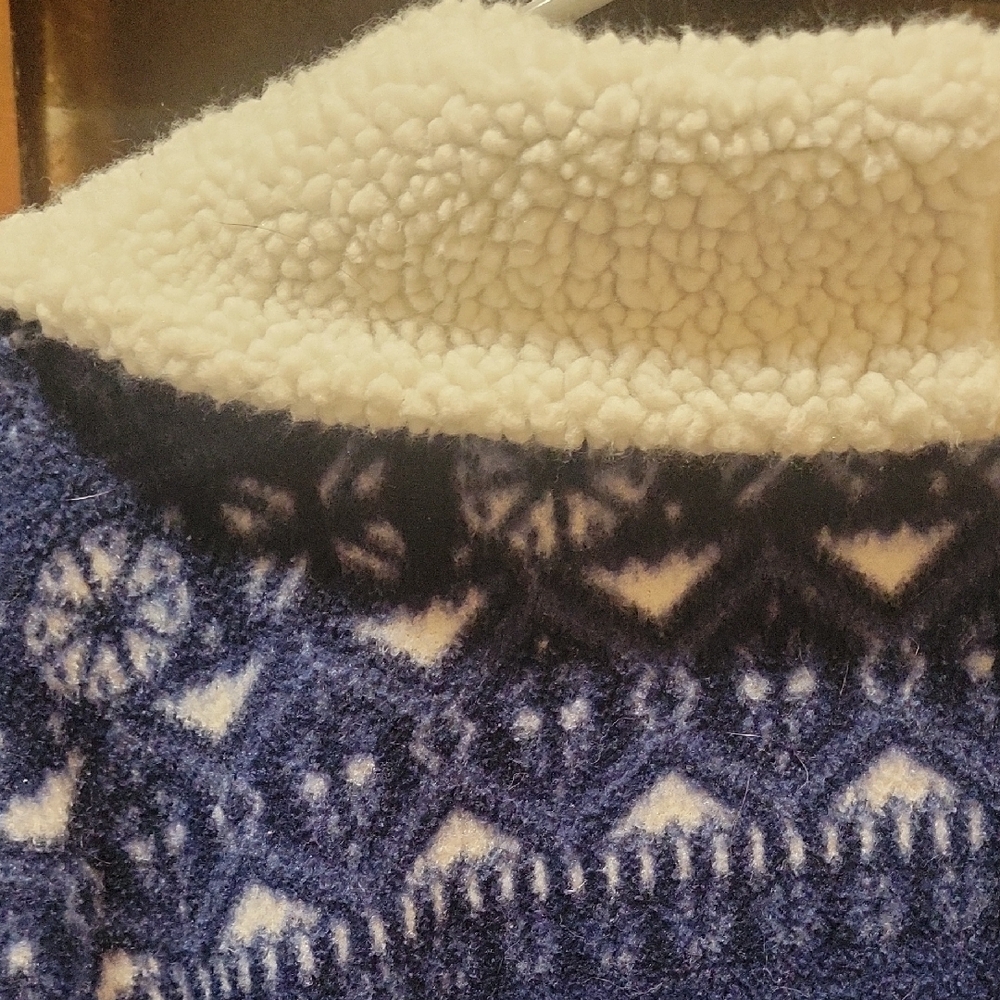 Elegant Blue Patterned Robe with White Trim - Picture 6 of 7